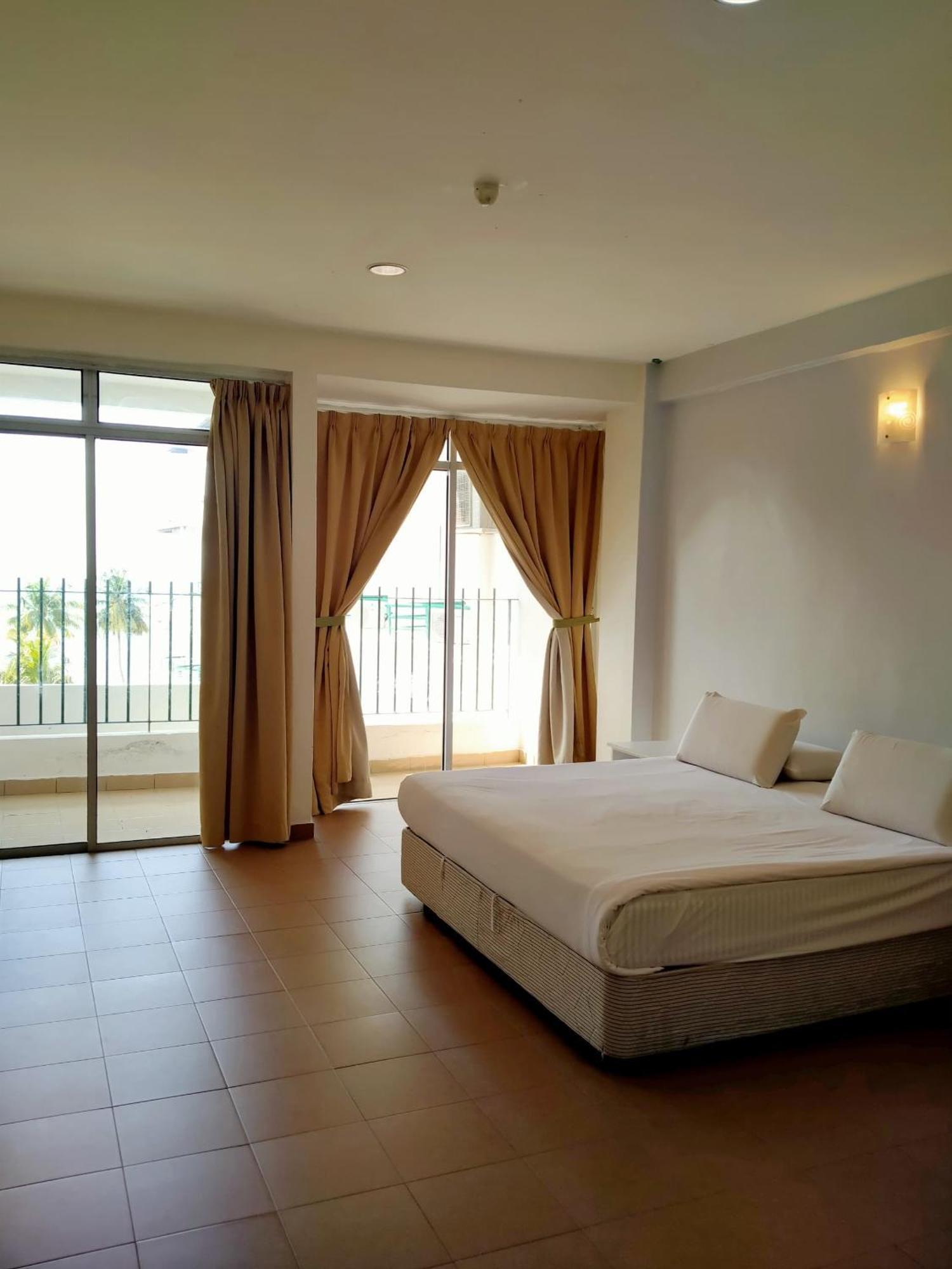 Akar Beach Resort Port Dickson Exterior foto